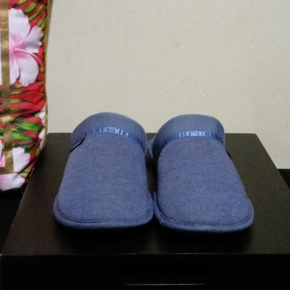 Isotoner house slipper